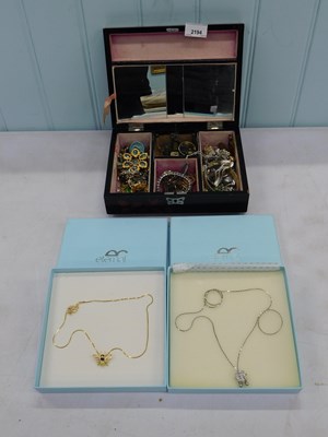 Lot 2194 - A quantity of costume jewellery, to include...