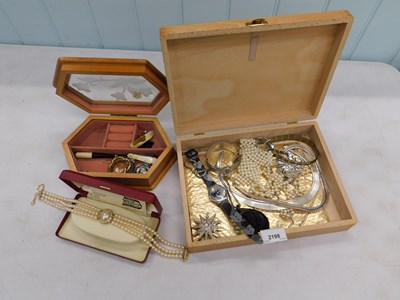 Lot 2198 - A quantity of costume jewellery, to include a...