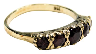 Lot 99 - A garnet five stone ring, scrolling claw set,...