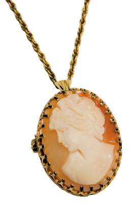 Lot 604 - A 9ct gold and shell cameo pendant brooch,...