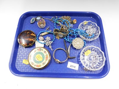 Lot 2218 - Various items of costume jewellery, lady's...