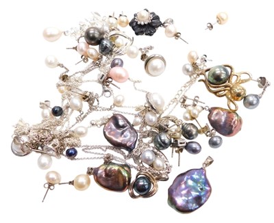 Lot 744 - Freshwater and simulated pearl set...