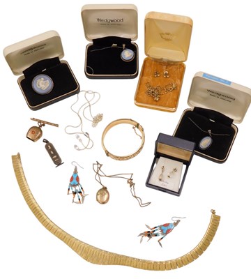 Lot 610 - Silver and costume jewellery, including a gold...