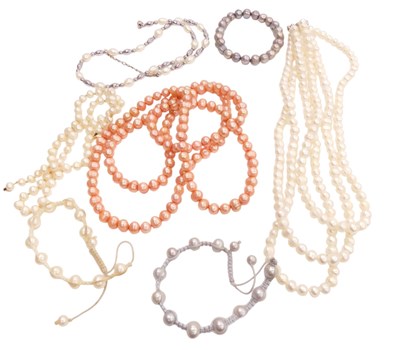 Lot 735 - Various strings of freshwater...