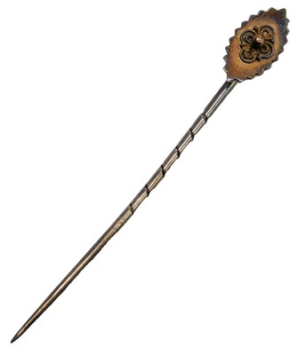Lot 778 - A Victorian tie pin, stamped 15ct, cased, 1.0g.
