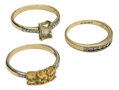 Lot 723 - A 9ct gold and diamond nine stone...