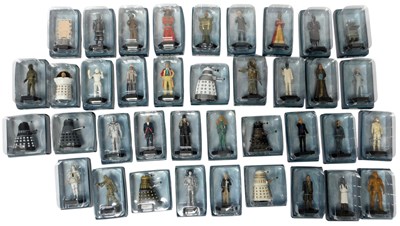 Lot 295 - Eaglemoss Doctor Who 1:21 scale resin figures...