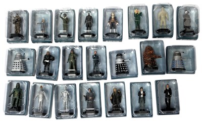 Lot 296 - Eaglemoss Doctor Who 1:21 scale resin...