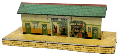 Lot 302 - A Hornby O gauge tinplate station platform.