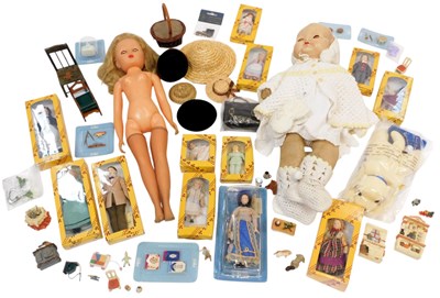 Lot 317 - Various Del Prado dolls and other...