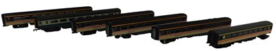 Lot 352 - Hornby and Airfix OO gauge rolling stock...