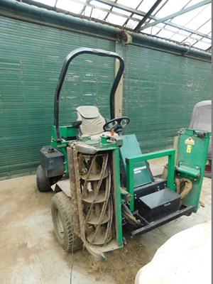 Lot 1D - A Ransomes Parkway 2250 Plus ride-on double...