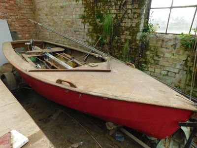 Lot 1E - A single-masted wooden sailing dinghy, with...
