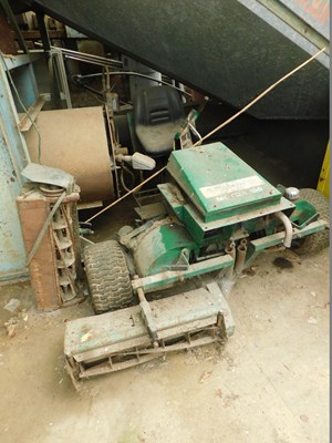 Lot 18 - A Ransomes Motor 180 ride-on double cylinder...