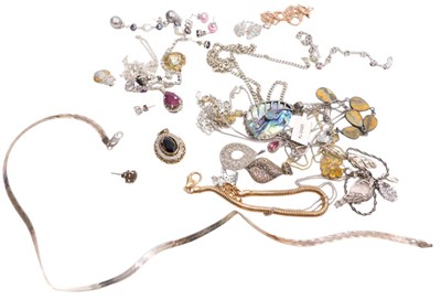 Lot 754 - Pendants, chains, etc.