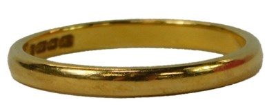 Lot 24 - A 22ct gold wedding band, size P, 3g.