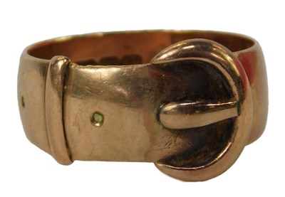 Lot 33 - A 9ct rose gold belt and buckle ring, size P/Q,...