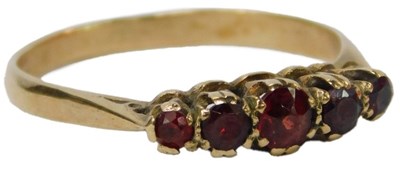 Lot 42 - A garnet five stone ring, the graduated...
