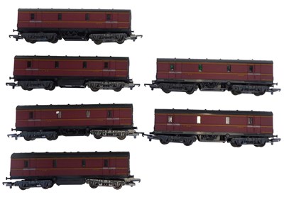 Lot 450 - Lima Models OO gauge rolling stock, 305358 W...