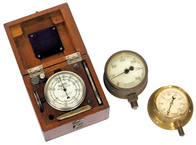 Lot 29 - An Elliott speed indicator, in a mahogany box,...