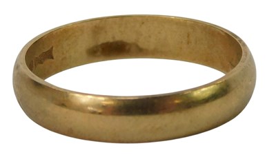 Lot 258 - A 9ct gold wedding band, size N/O, 2.2g.