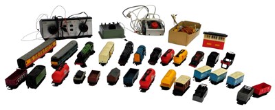 Lot 492 - Hornby and Tri-ang locomotives and rolling...