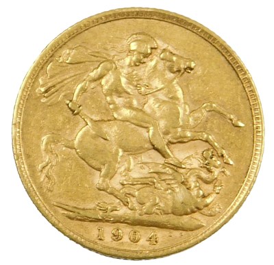 Lot 6 - An Edward VII gold full sovereign 1904, 8.40g.