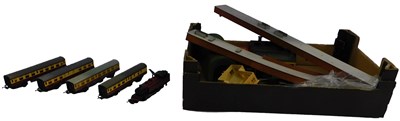 Lot 598 - Tri-ang and other OO gauge accessories,...