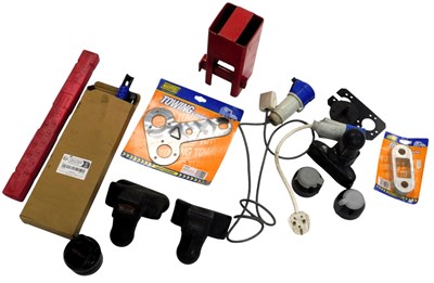 Lot 85B - Various towing items, including a Carasafe...