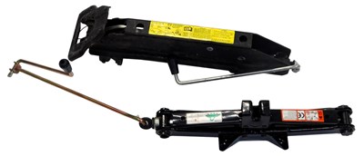 Lot 85I - A two-tonne scissor jack and a 1.6 tonne...