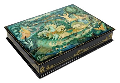 Lot 267 - A 20thC Russian painted lacquer box, the lid...
