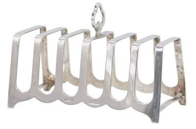 Lot 278 - A George V silver six division toast rack,...