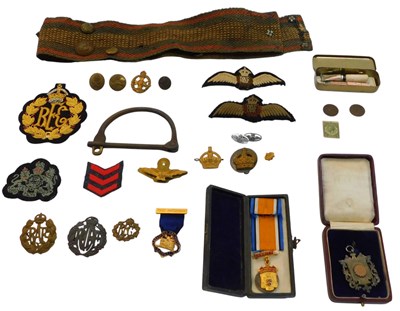 Lot 304 - A group of army and RAF related insignia, to...