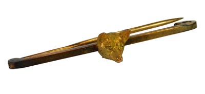 Lot 438 - A fox's head brooch, yellow metal, marked 9ct,...