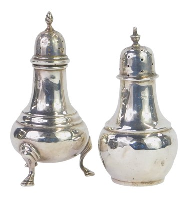 Lot 282 - An Edwardian pepper pot, of bellied form with...