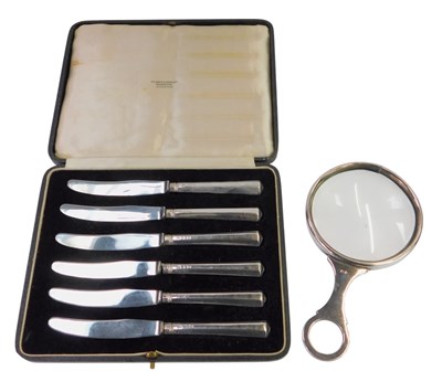 Lot 283 - An Edward VII silver mounted magnifying glass,...