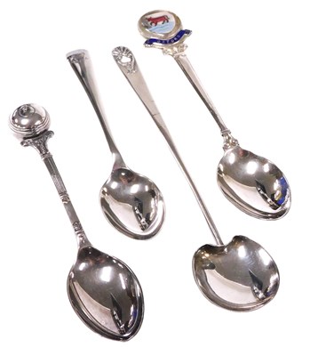 Lot 576 - An Edward VII silver jam spoon, Sheffield 1904,...