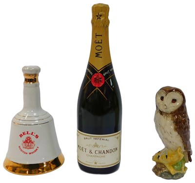 Lot 133 - A group of alcohol, comprising a bottle of...