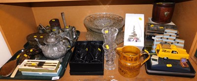 Lot 2004 - General household effects, to include pewter...