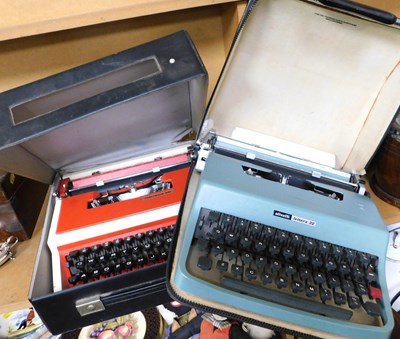 Lot 2018 - An Olivetti Lettera 32 cased typewriter,...