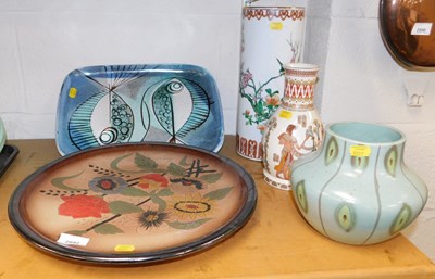 Lot 2092 - A group of ceramics, to include a studio...