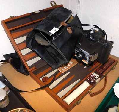Lot 2122 - A Polaroid Instant 10 camera, together with a...
