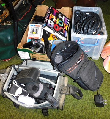 Lot 2172 - Cameras and optical related equipment, to...