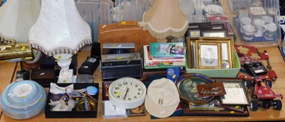 Lot 2252 - General household effects, to include a...