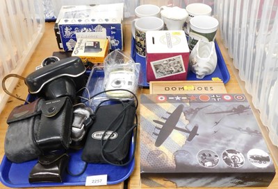 Lot 2257 - Cameras, to include a Samsung Digi Max D73,...