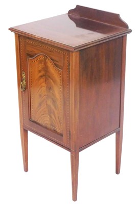 Lot 708 - A Edwardian mahogany and cross banded pot...