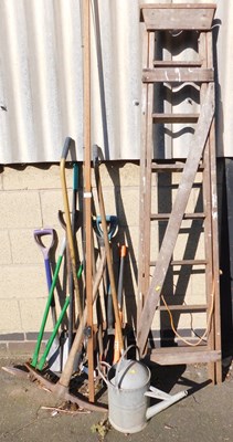 Lot 1018 - Various garden tools, to include spades, rakes,...