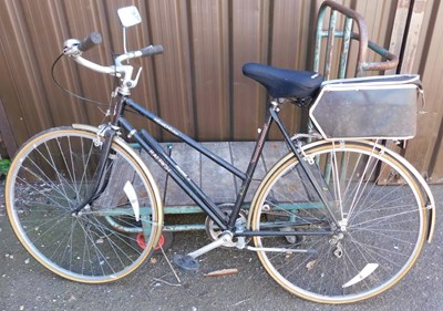 Lot 1030 - A Raleigh Richmond lady's bicycle.