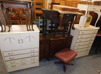 Lot 1047 - A group of furniture, to include an oak gate...