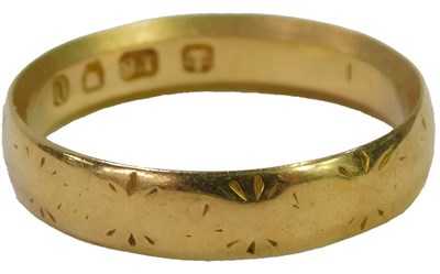 Lot 478 - An 18ct gold wedding band, with engraved...